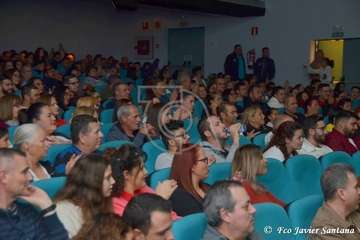 Presentación con éxito de la murga teldense Las Golisnionas (Foto Francisco Javier Santana)